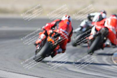 media/Dec-01-2025-Moto Forza (Mon) [[2daa91e15f]]/1-Advanced Group/Session 2 Turn 11 Backside/